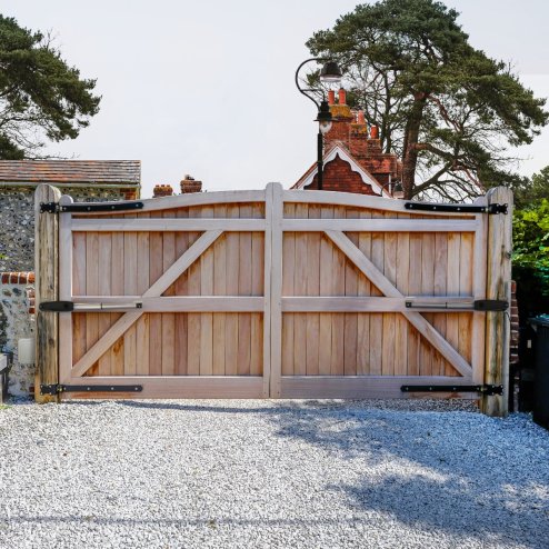 Electric Swing Gate Opener & Wireless Keypad Control Dual Wing Automatic Operating Kit 300kg Per Arm Buzzer Security Lock 50m Control Distance FREE Mounting Kit, 2 Remote Controls & Flashing Beacon