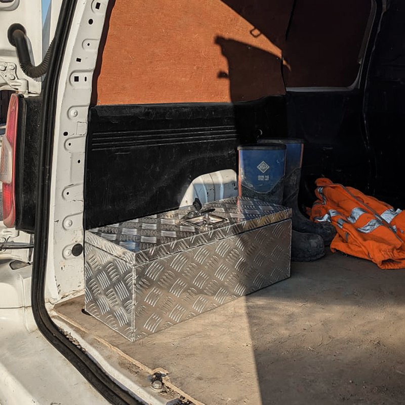 Aluminium Tool Box 35L Lockable Chest 2 Keys Trailer Truck Van Locker Boxes Storage Heavy Duty Checker Plate Rubber Base Liner & Seal Gas Struts Carry Case Small 26