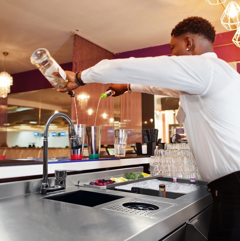 Deluxe Cocktail Bar Station Stainless Steel Insulated Ice Well Free-Standing Workstation 3 shelves Sink 360 Degree Swivel Mixer Tap Speed Rail Drink Refresher Drip Tray Gastro Pots FREE Boston Shaker