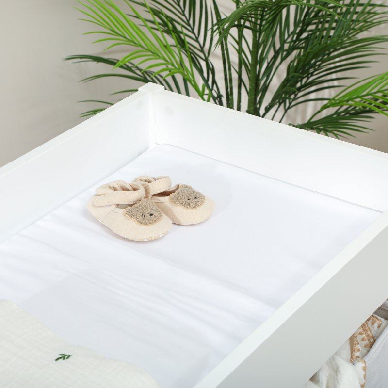 AIYAPLAY Baby Changing Table with 4 Drawers, Nursery Diaper Baby Changing Unit for 0-12 Months (max. 11kg), with Mat, Infant Care Station for Bedroom Nursery, White