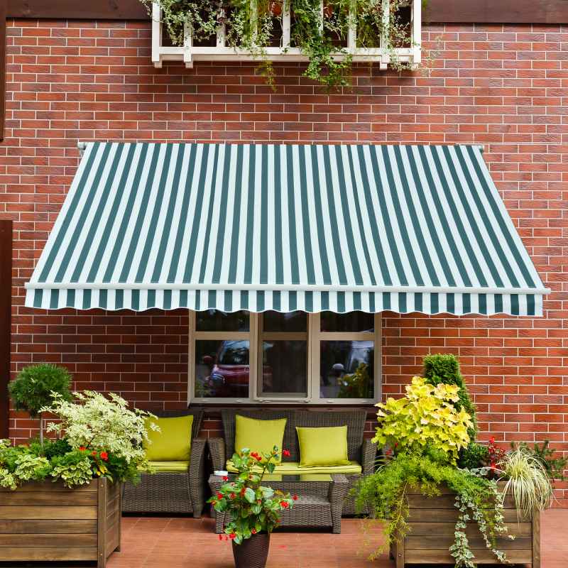 Outsunny 3m x 2.5m Garden Patio Manual Awning Canopy Sun Shade Shelter with Winding Handle Retractable Green and White